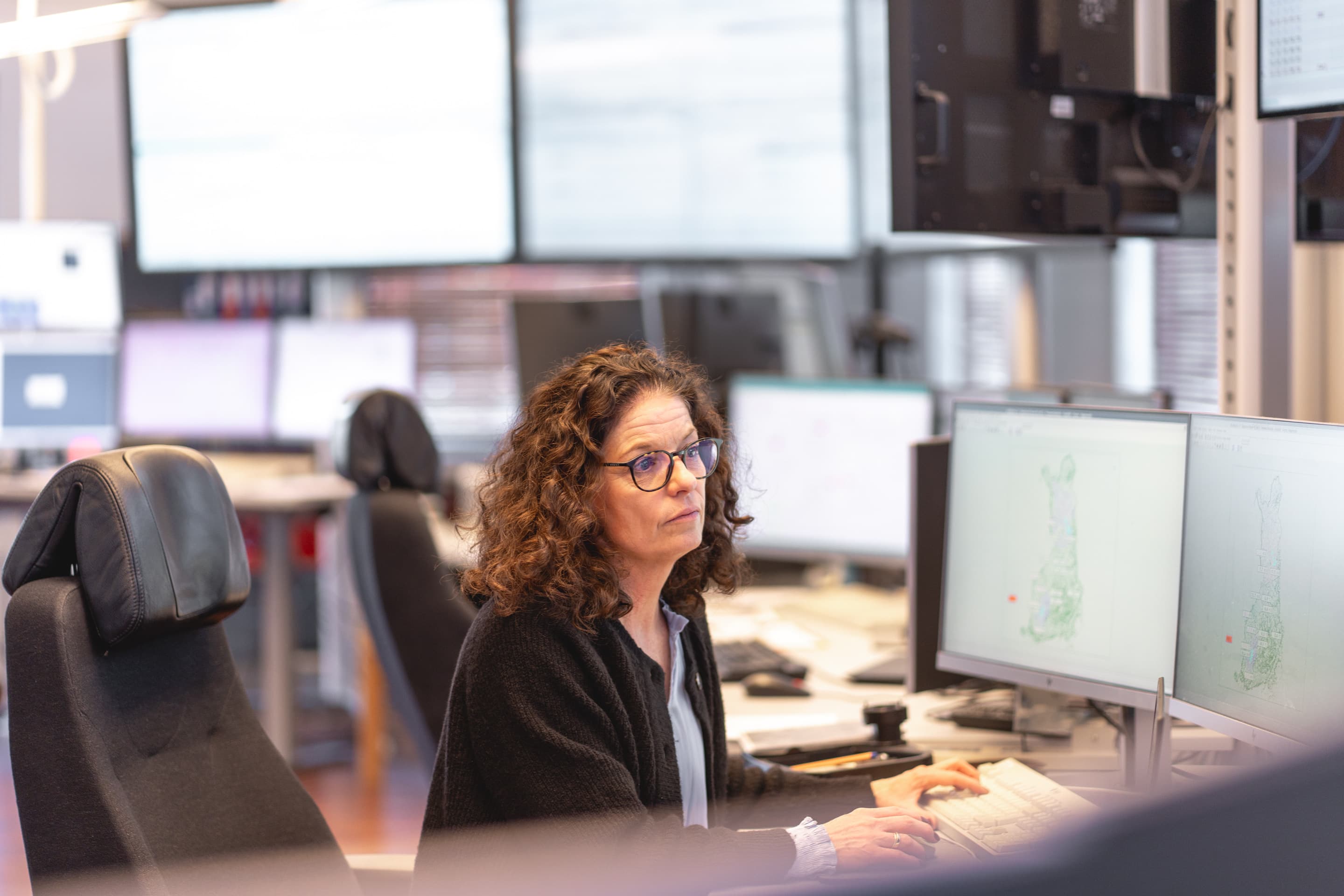 Woman monitoring assets in Volue Control Room